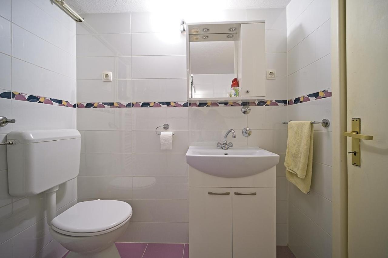 Apartment Renata Postira Eksteriør bilde