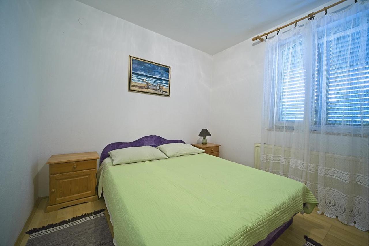 Apartment Renata Postira Eksteriør bilde