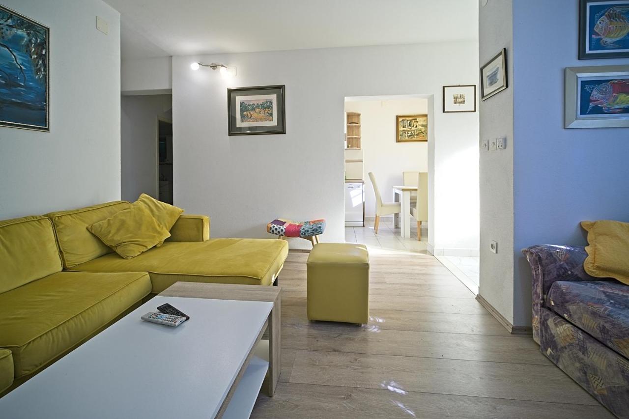 Apartment Renata Postira Eksteriør bilde